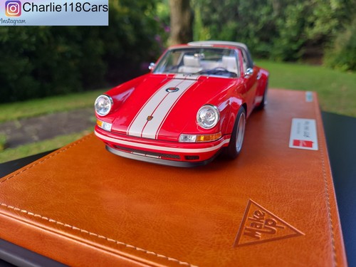 Make porsche singer - make, up